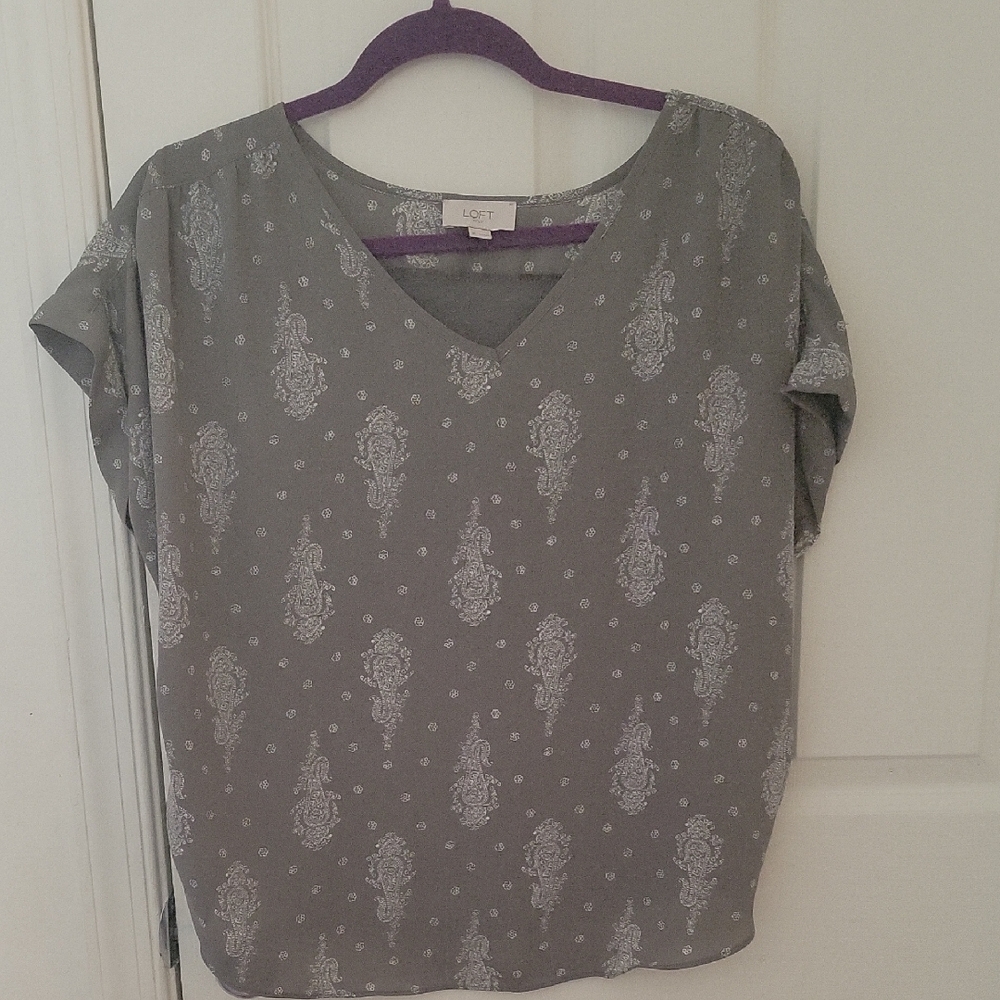 LOFT Charcoal Paisley‎ Short Sleeve Top